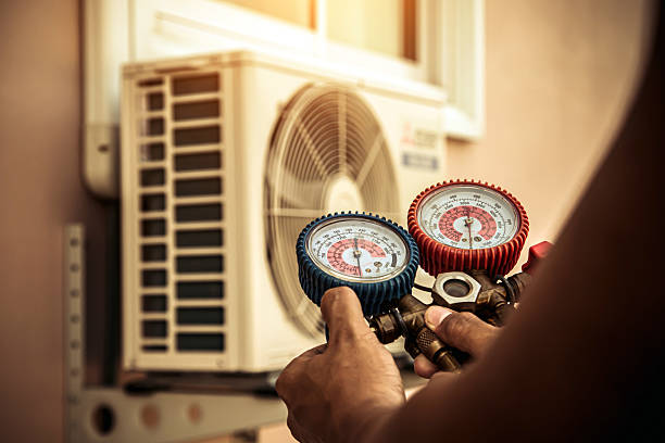 Professional Hvac technician working in Petersburg, VA